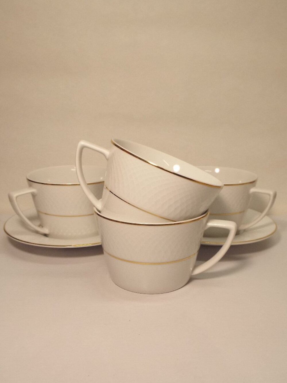 NIKKO COMPANY New Century Orbit Gold 4 Mugs and 2 Saucers - NO blemishes, Classy